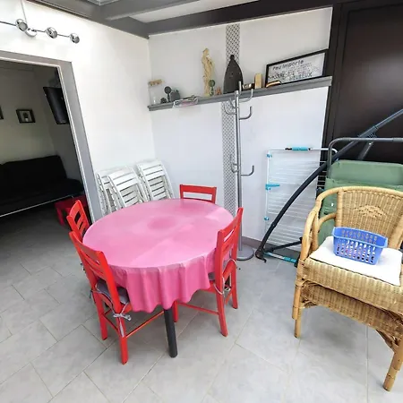 Mitoyenne Au Calme Avec Parking Et Piscine Commune - Fr-1-607-126 Vila *