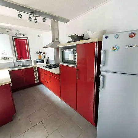 Vila Mitoyenne Au Calme Avec Parking Et Piscine Commune - Fr-1-607-126