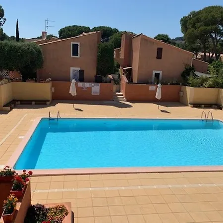 Vila Mitoyenne Au Calme Avec Parking Et Piscine Commune - Fr-1-607-126