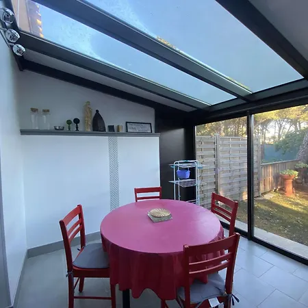 Mitoyenne Au Calme Avec Parking Et Piscine Commune - Fr-1-607-126 Agde